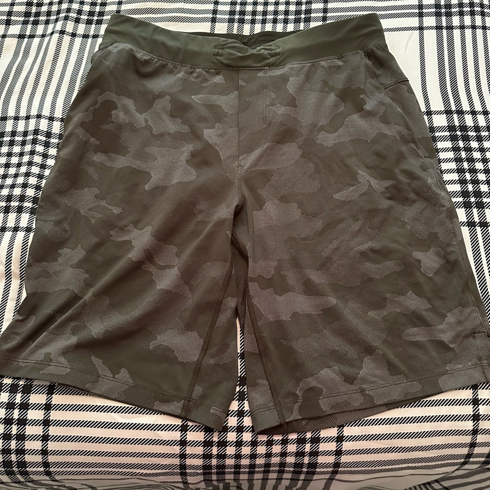Lululemon L shorts